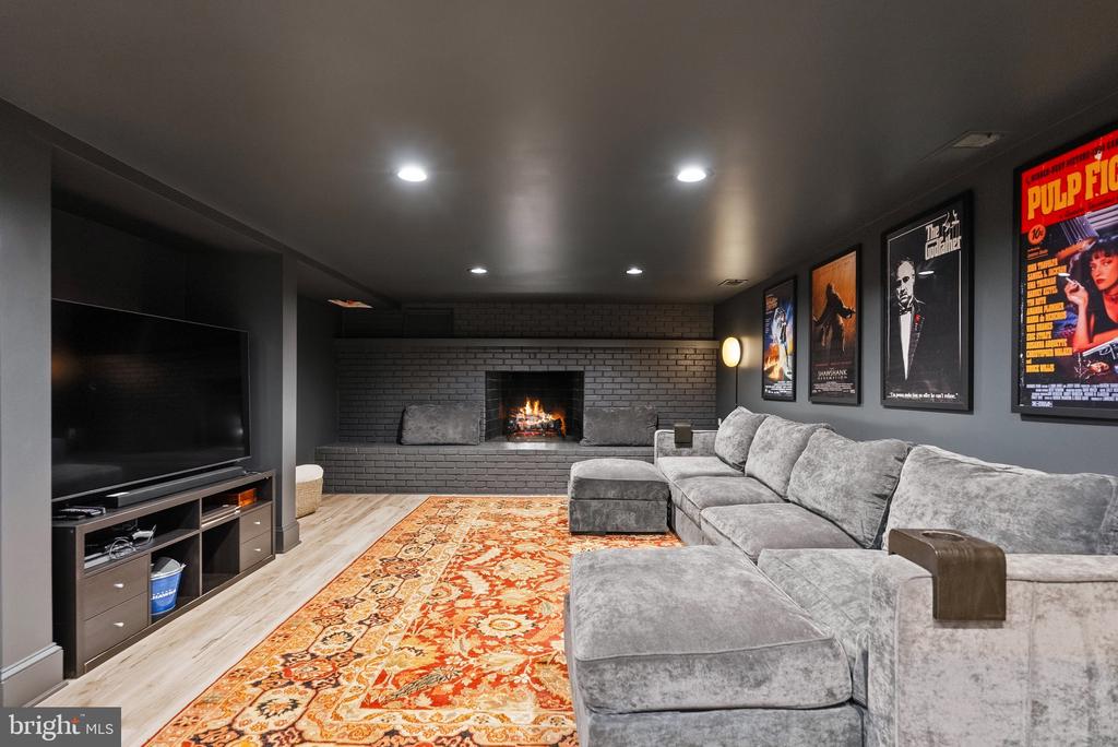 509 N QUAKER LANE