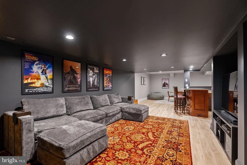 509 N QUAKER LANE