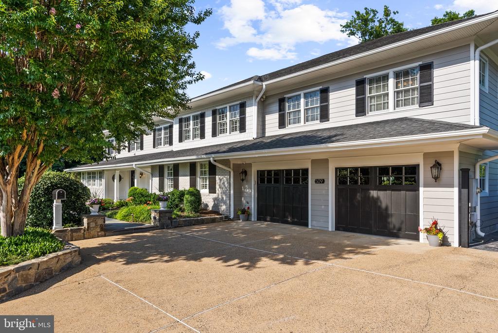 509 N QUAKER LANE