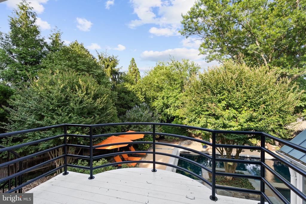 509 N QUAKER LANE