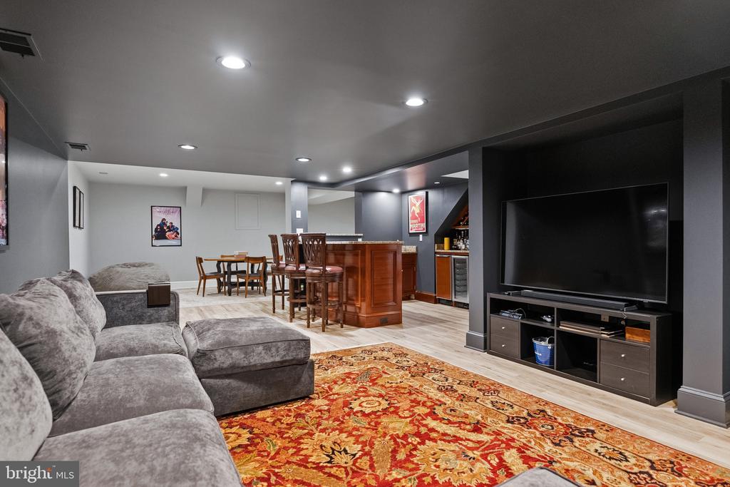 509 N QUAKER LANE