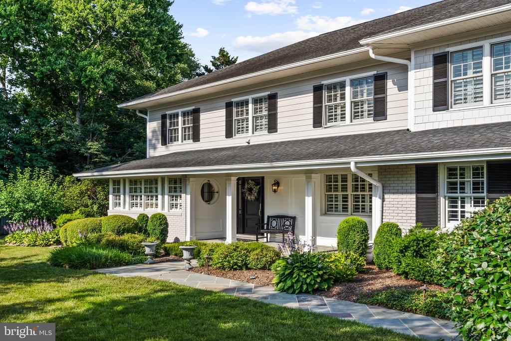 509 N QUAKER LANE