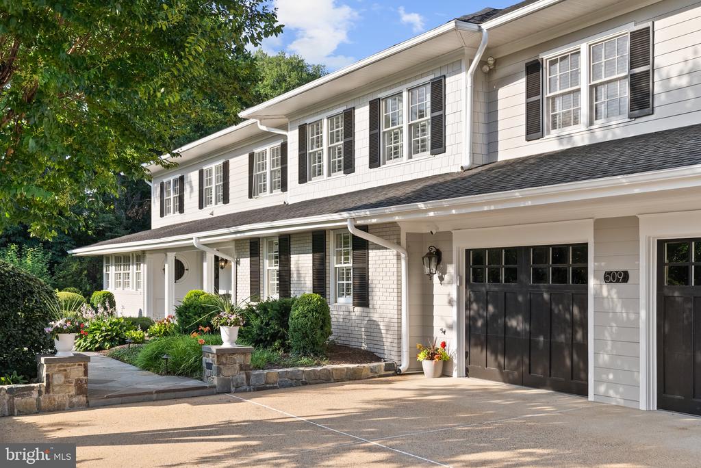 509 N QUAKER LANE