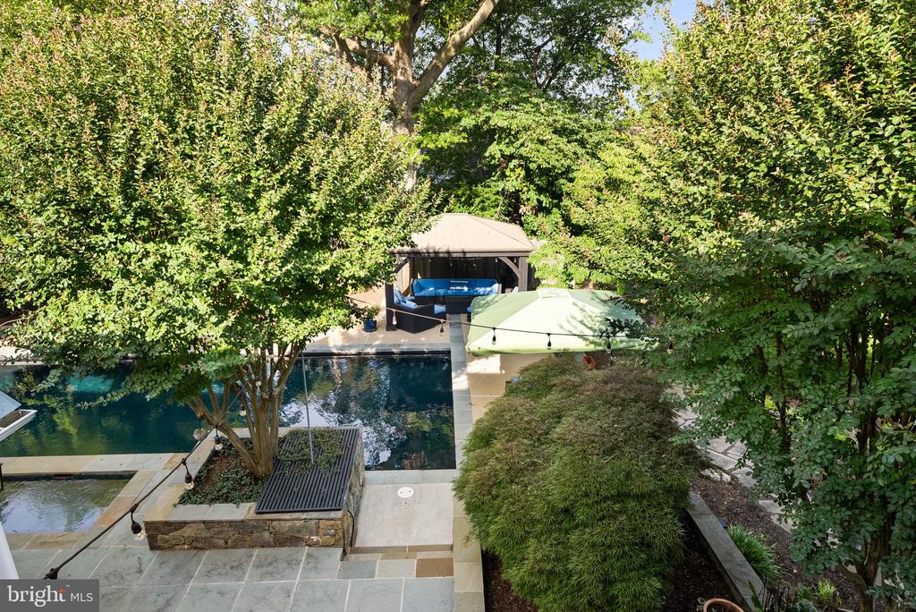 509 N QUAKER LANE