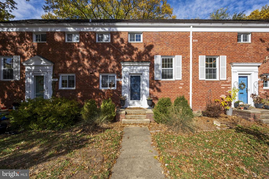 1635 RIPON PLACE