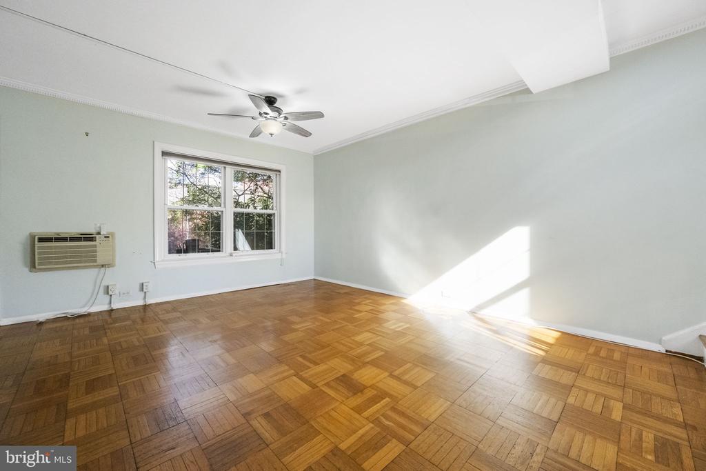 1635 RIPON PLACE