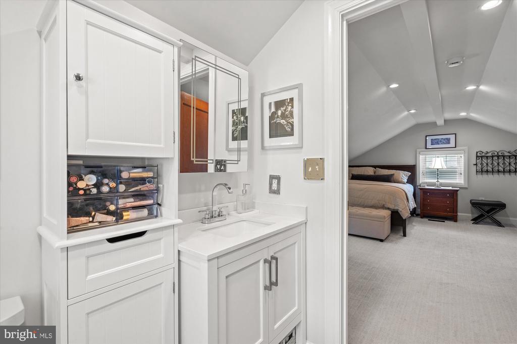 16 E WALNUT STREET E