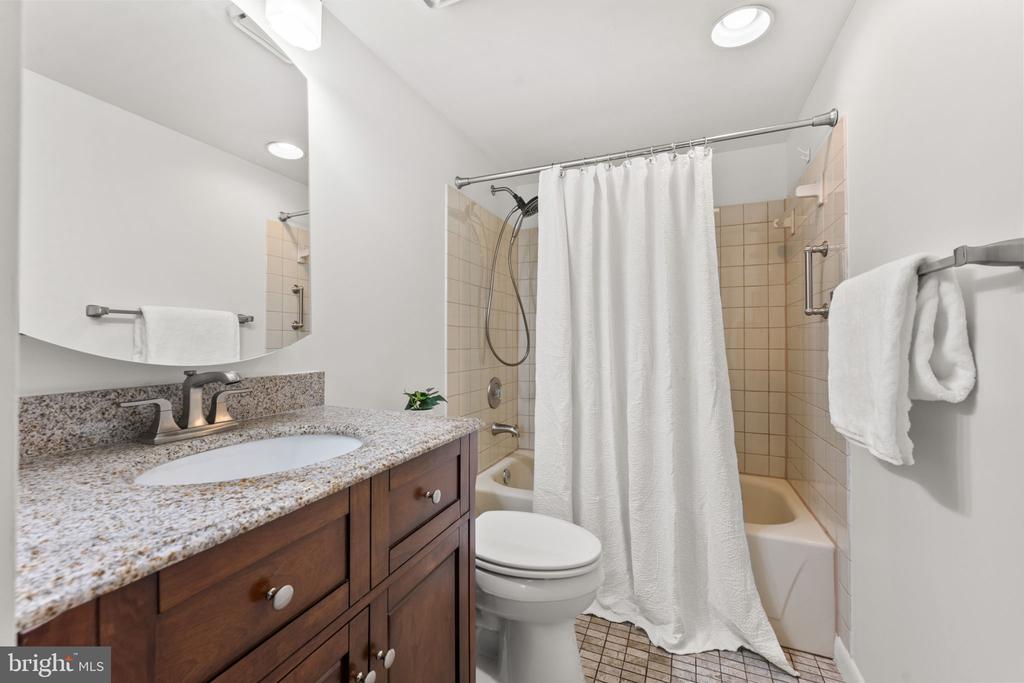 801 N HOWARD STREET Unit: 106