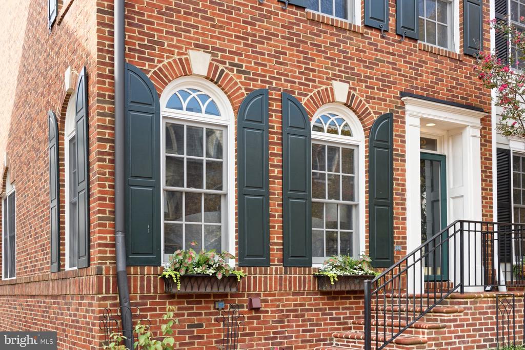 412 ORONOCO STREET