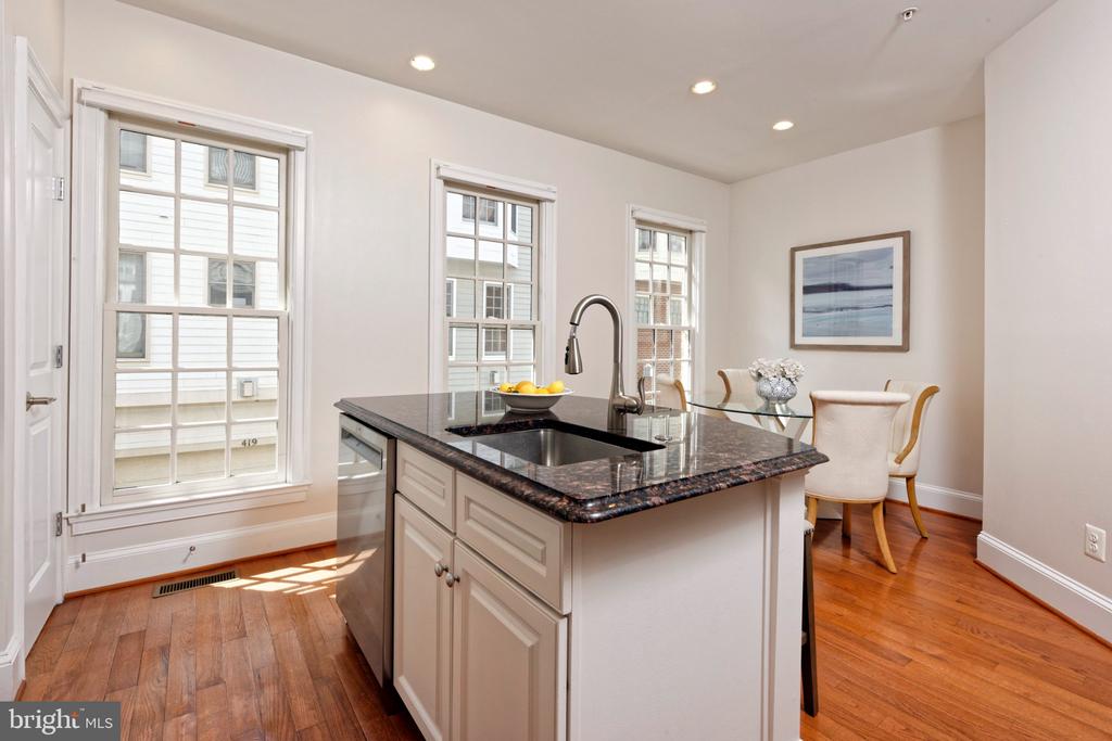 412 ORONOCO STREET
