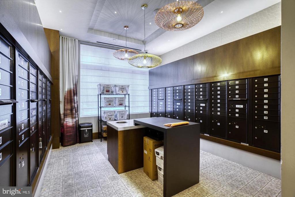 925 N FAIRFAX STREET Unit: 804