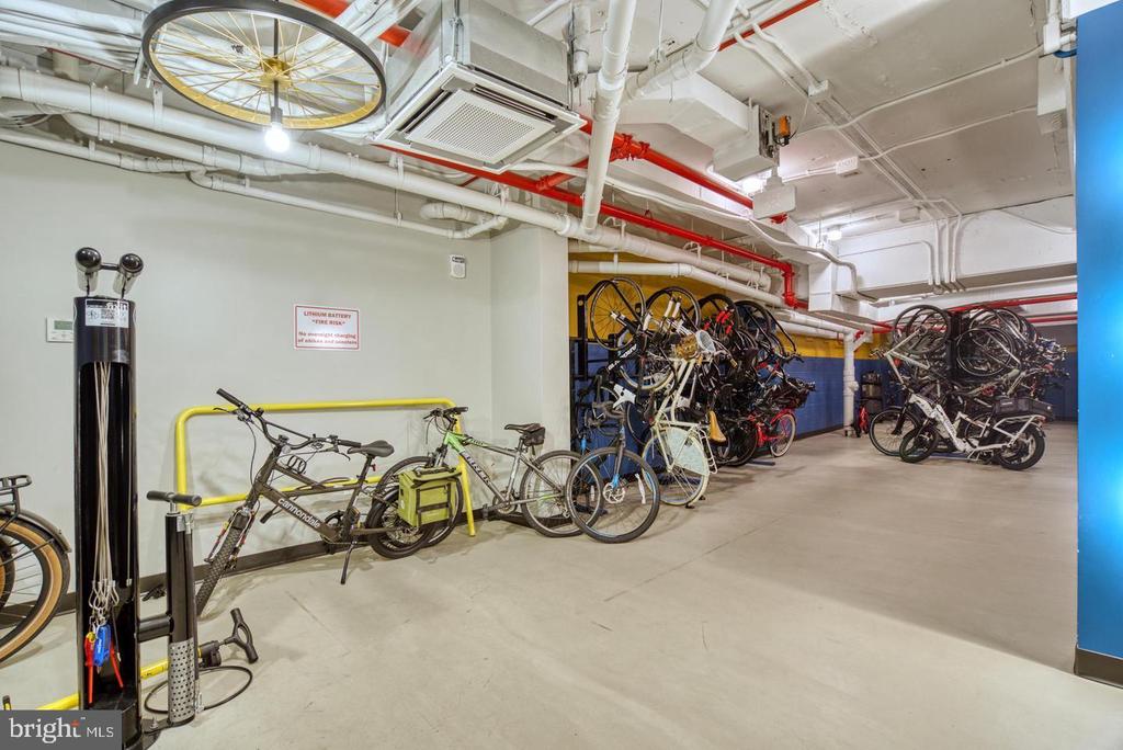 925 N FAIRFAX STREET Unit: 804