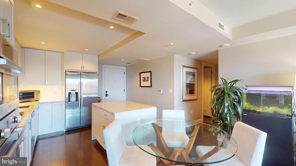 925 N FAIRFAX STREET Unit: 804
