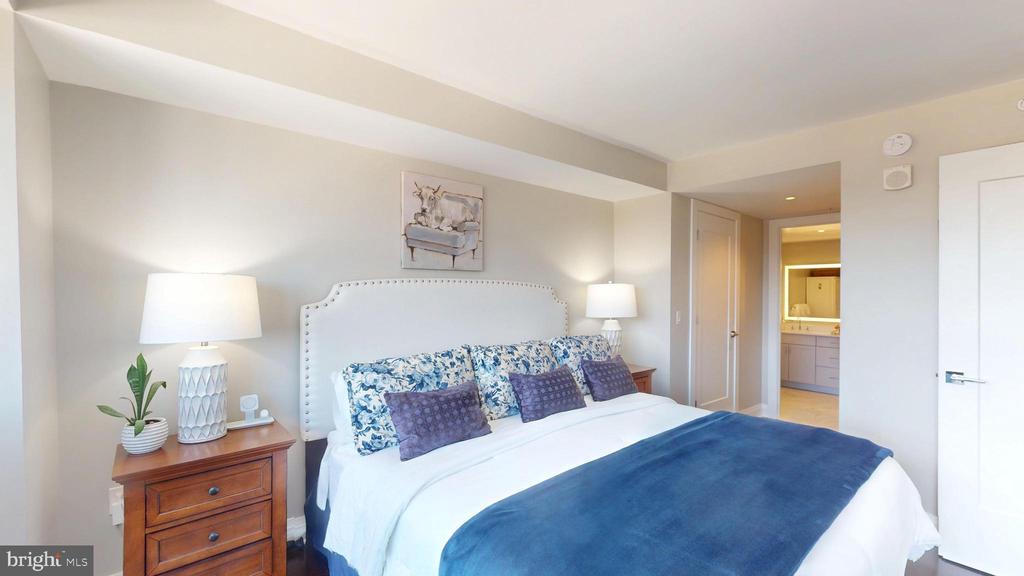 925 N FAIRFAX STREET Unit: 804
