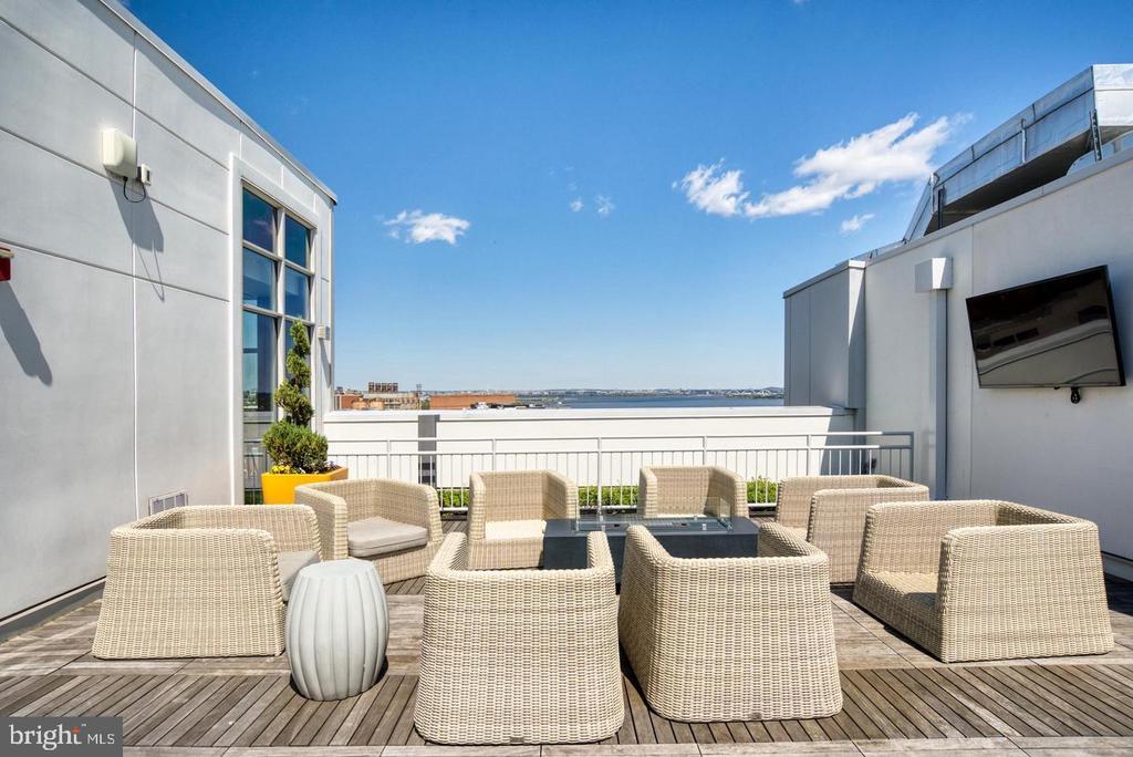925 N FAIRFAX STREET Unit: 804