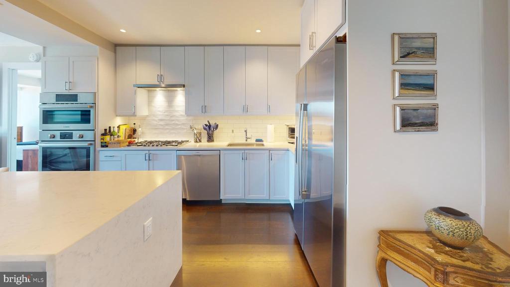 925 N FAIRFAX STREET Unit: 804
