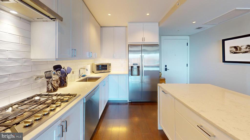 925 N FAIRFAX STREET Unit: 804
