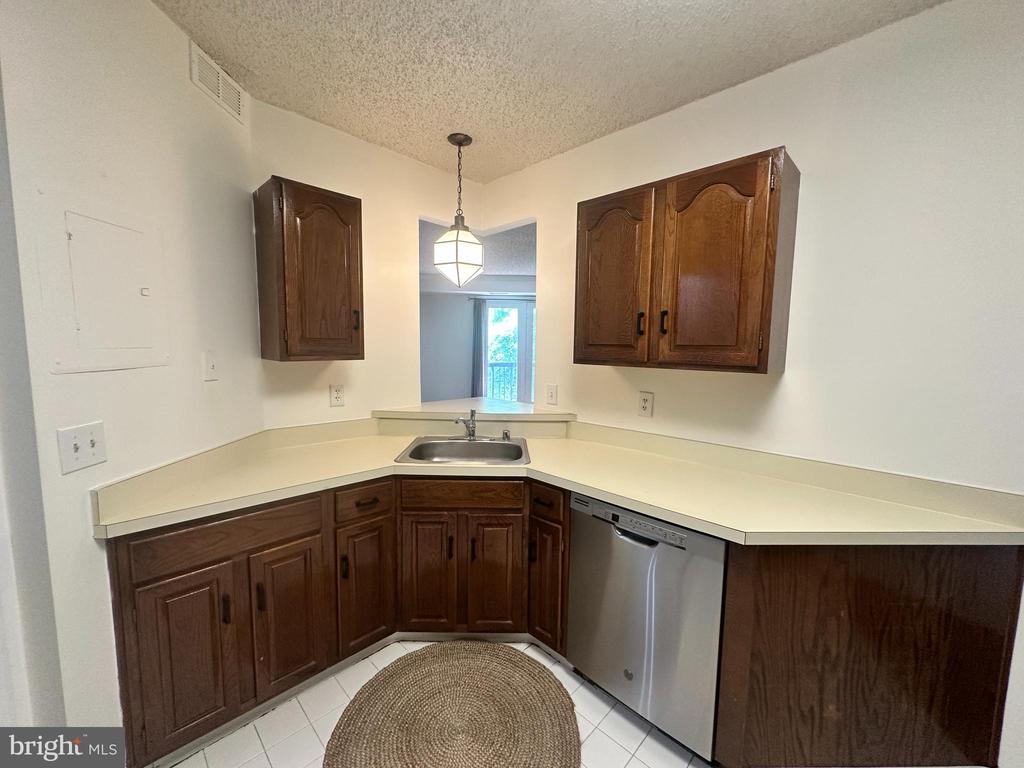801 S PITT STREET Unit: 325