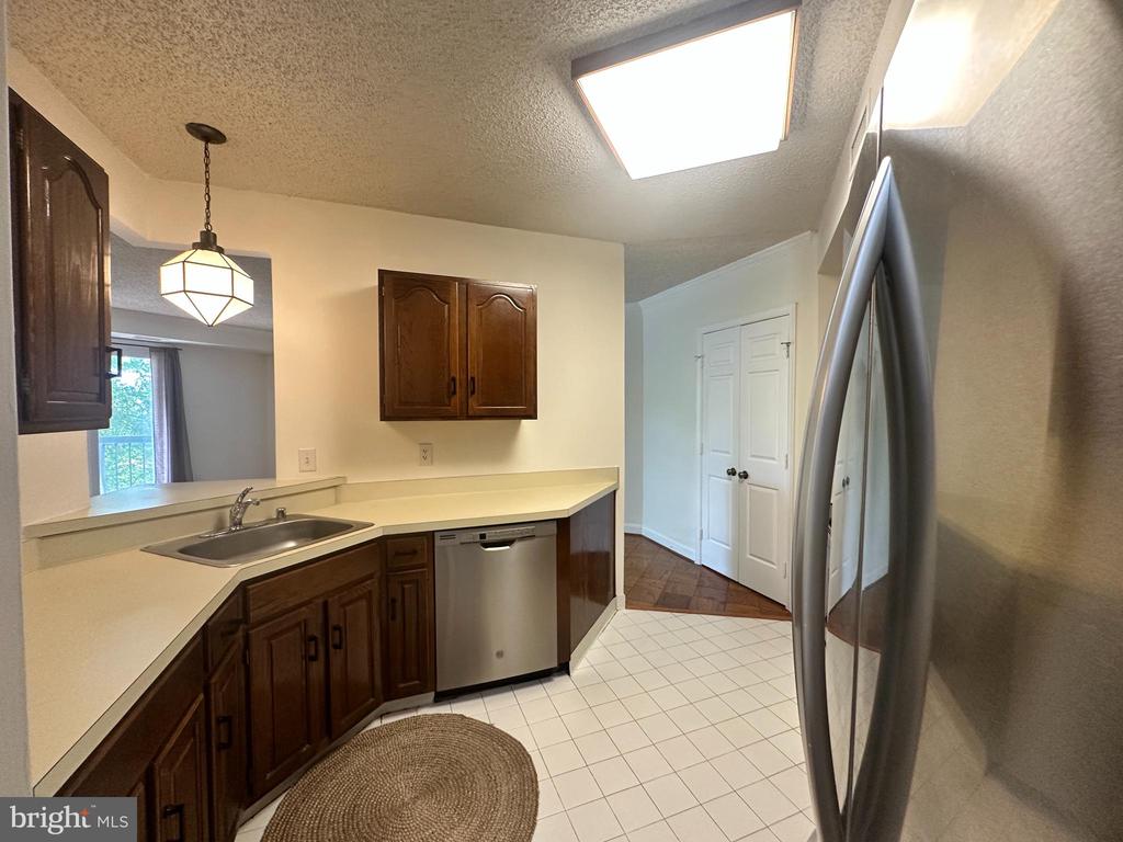 801 S PITT STREET Unit: 325
