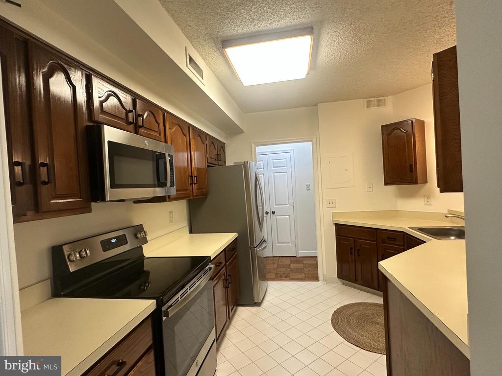 801 S PITT STREET Unit: 325