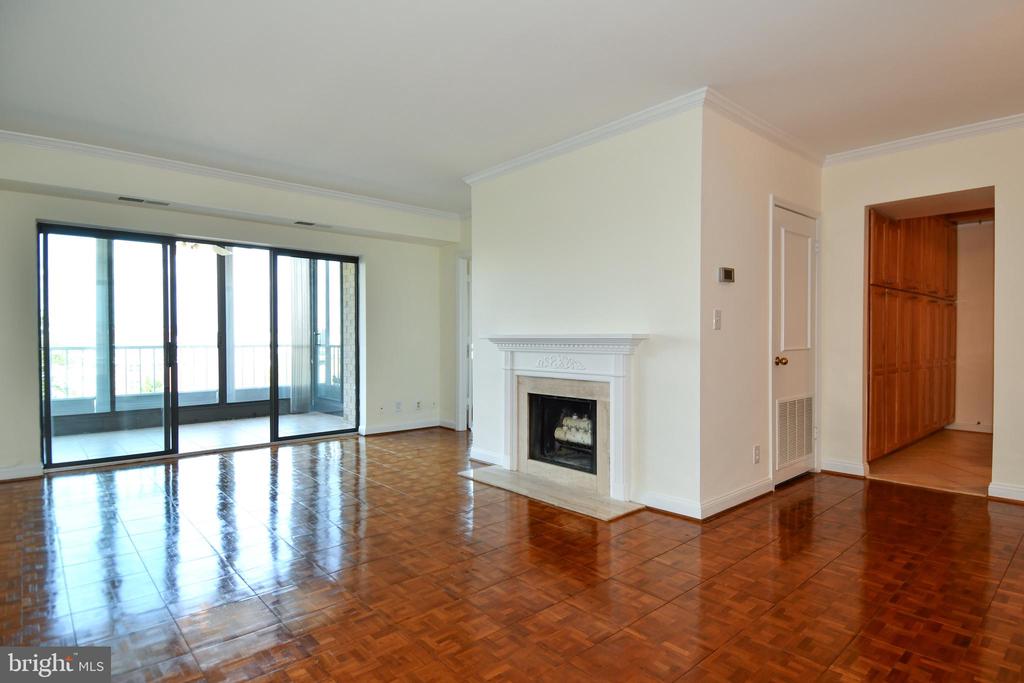 1250 S WASHINGTON STREET Unit: 714