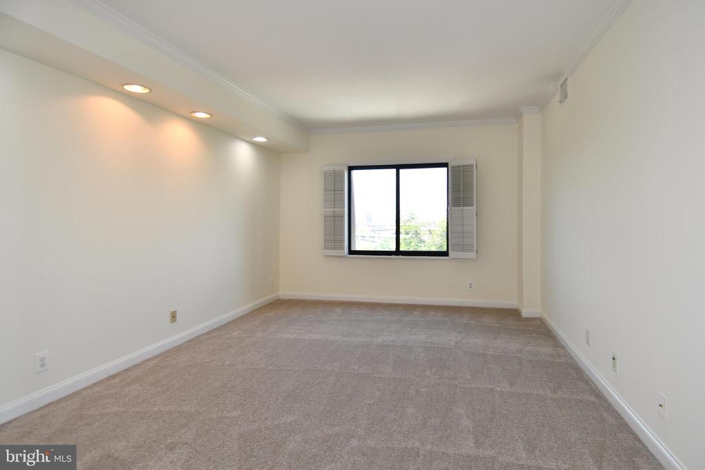 1250 S WASHINGTON STREET Unit: 714
