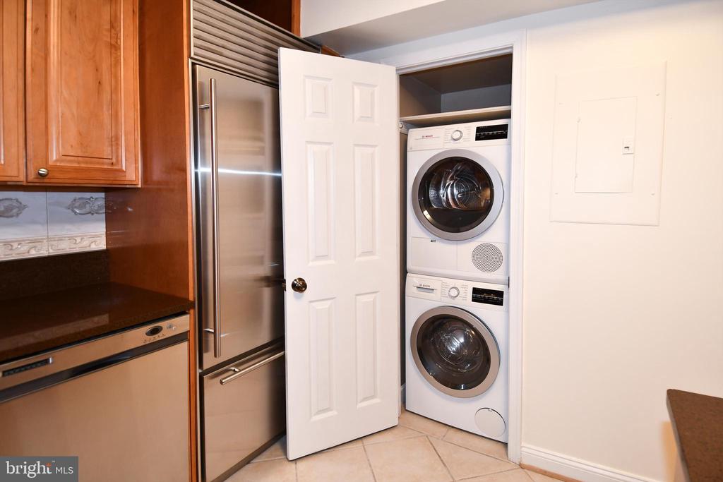 1250 S WASHINGTON STREET Unit: 714