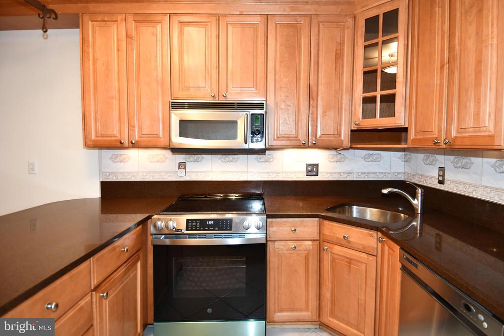 1250 S WASHINGTON STREET Unit: 714