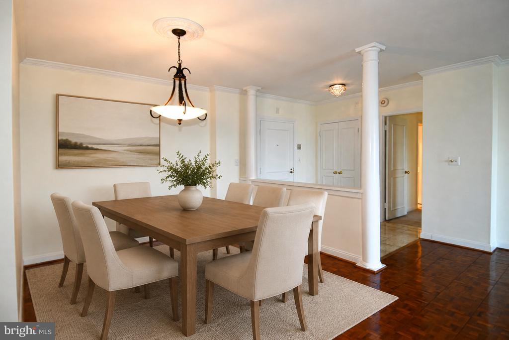 1250 S WASHINGTON STREET Unit: 714
