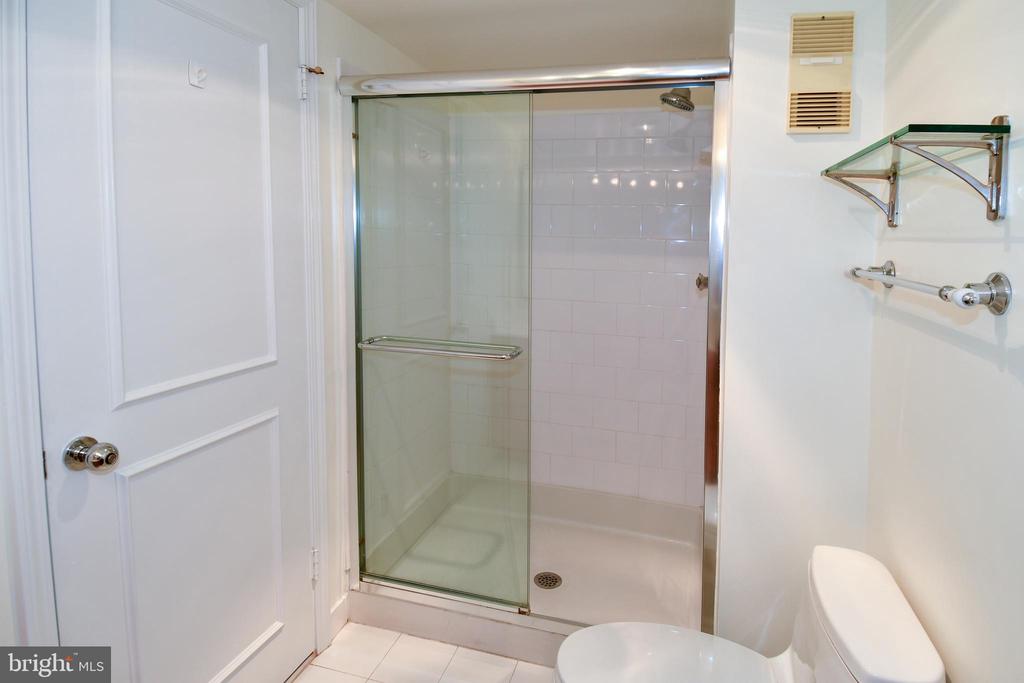 1250 S WASHINGTON STREET Unit: 714