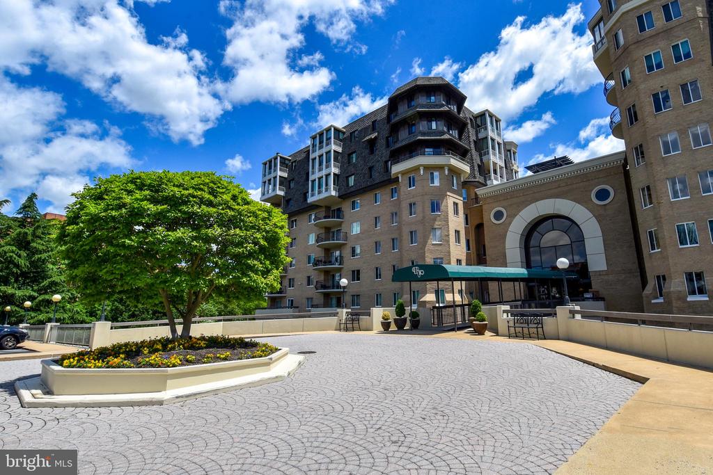 1250 S WASHINGTON STREET Unit: 714