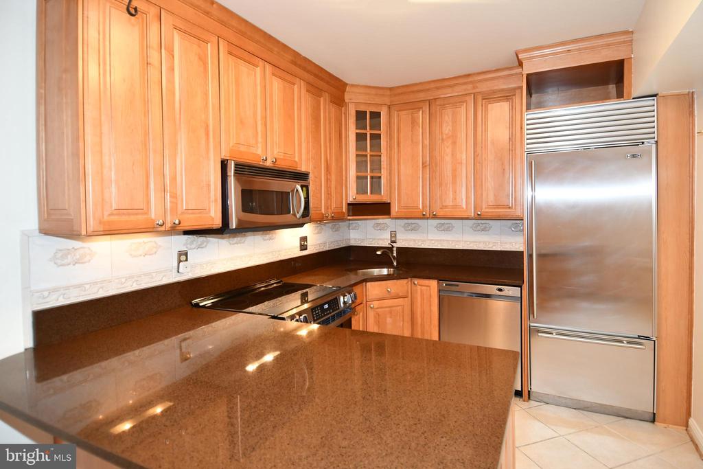 1250 S WASHINGTON STREET Unit: 714
