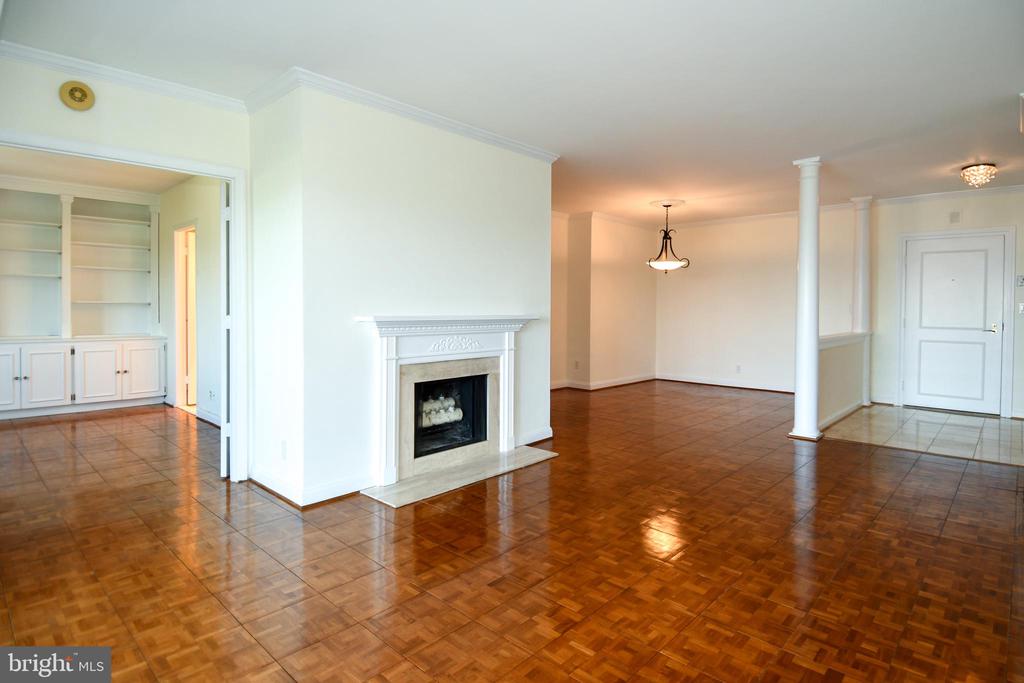1250 S WASHINGTON STREET Unit: 714
