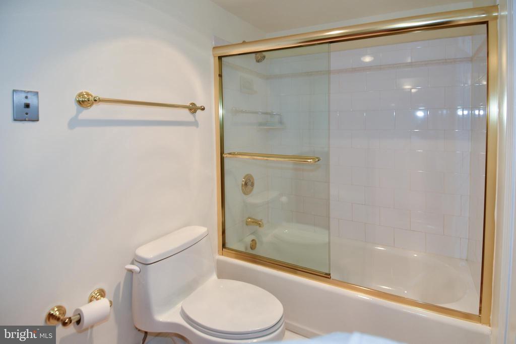 1250 S WASHINGTON STREET Unit: 714