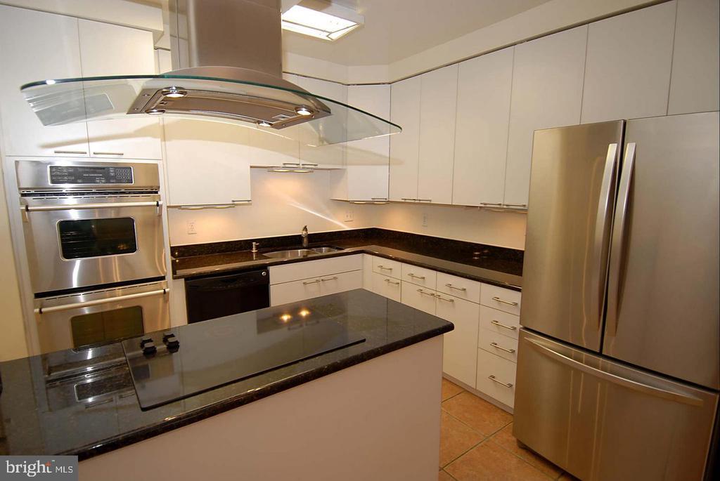 1250 S WASHINGTON STREET Unit: 604