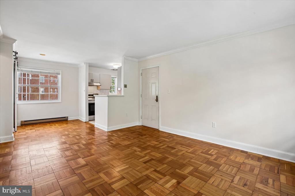 1702 W ABINGDON DRIVE Unit: 201