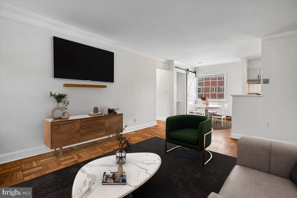 1702 W ABINGDON DRIVE Unit: 201
