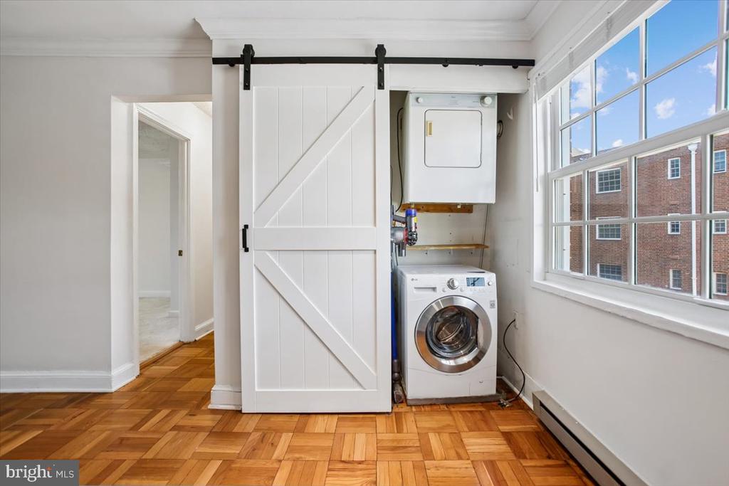 1702 W ABINGDON DRIVE Unit: 201