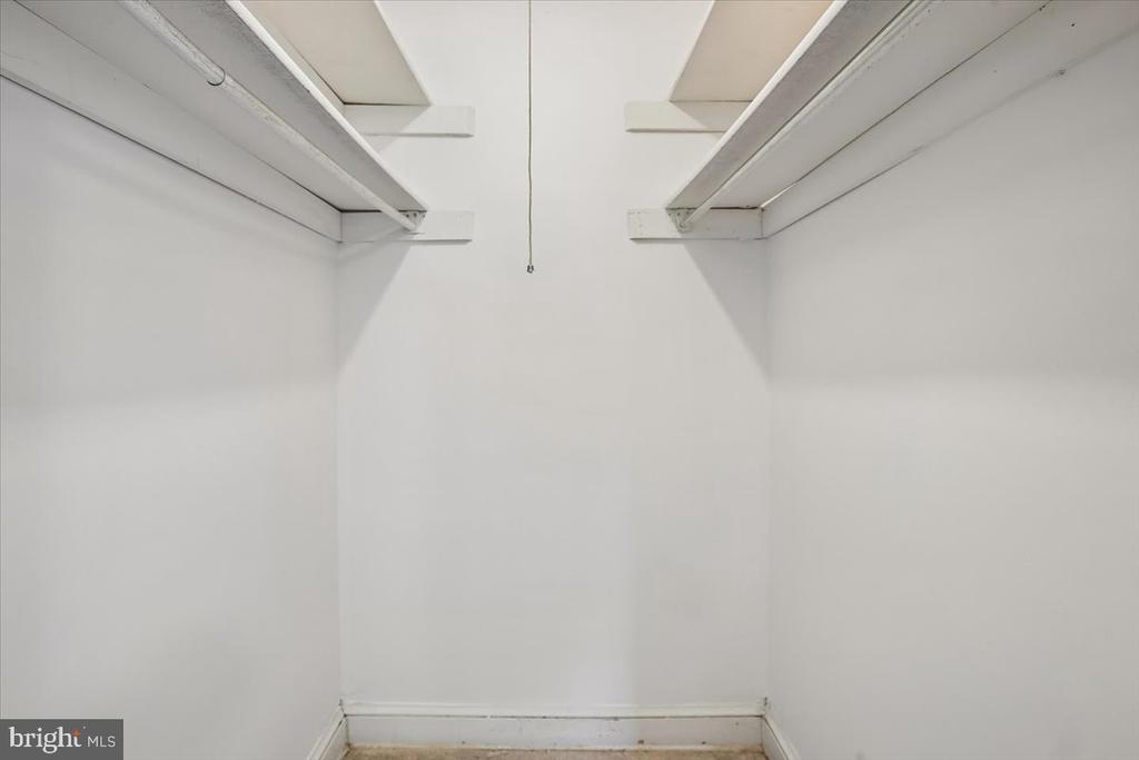 1702 W ABINGDON DRIVE Unit: 201