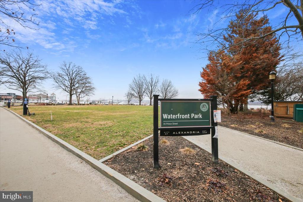 1702 W ABINGDON DRIVE Unit: 201