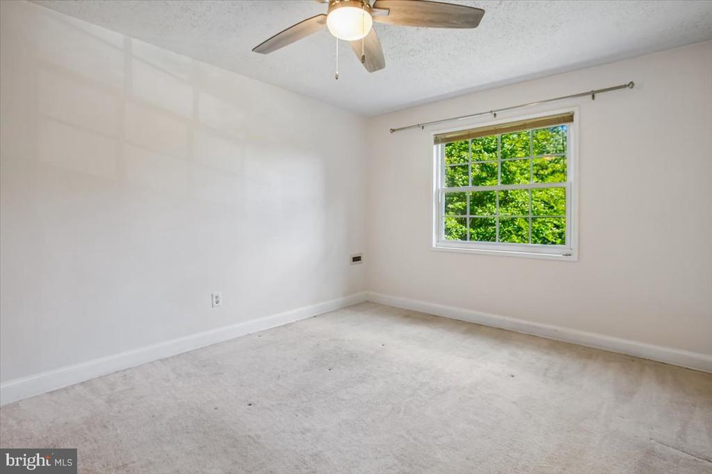1702 W ABINGDON DRIVE Unit: 201