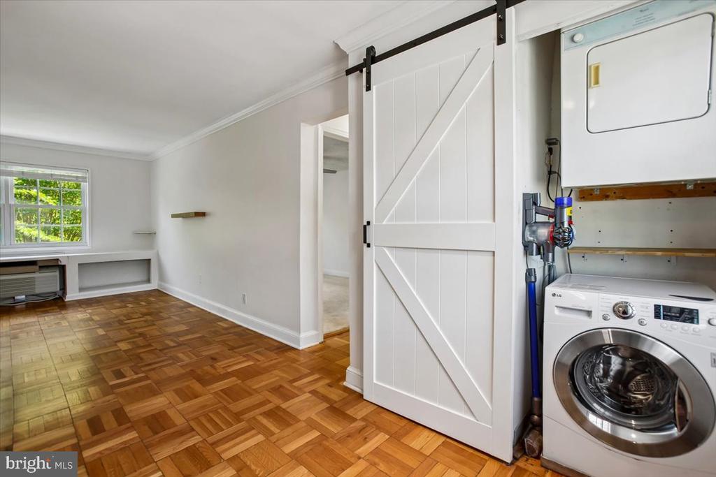 1702 W ABINGDON DRIVE Unit: 201