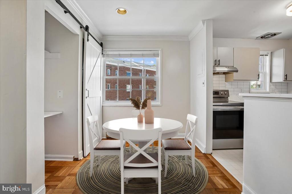 1702 W ABINGDON DRIVE Unit: 201