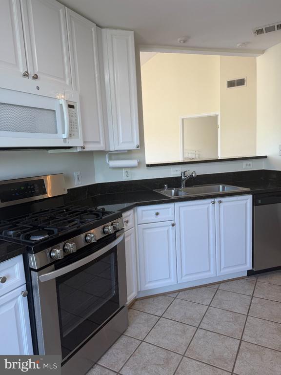 171 SOMERVELLE STREET Unit: 404