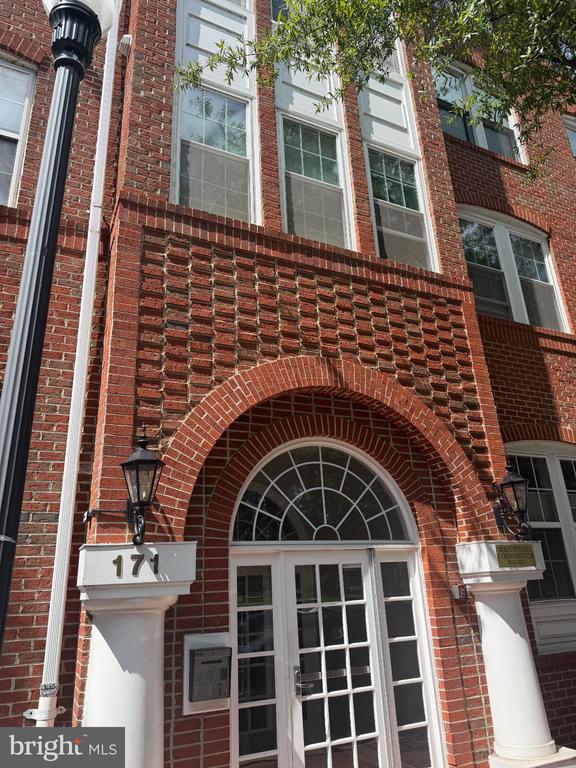171 SOMERVELLE STREET Unit: 404