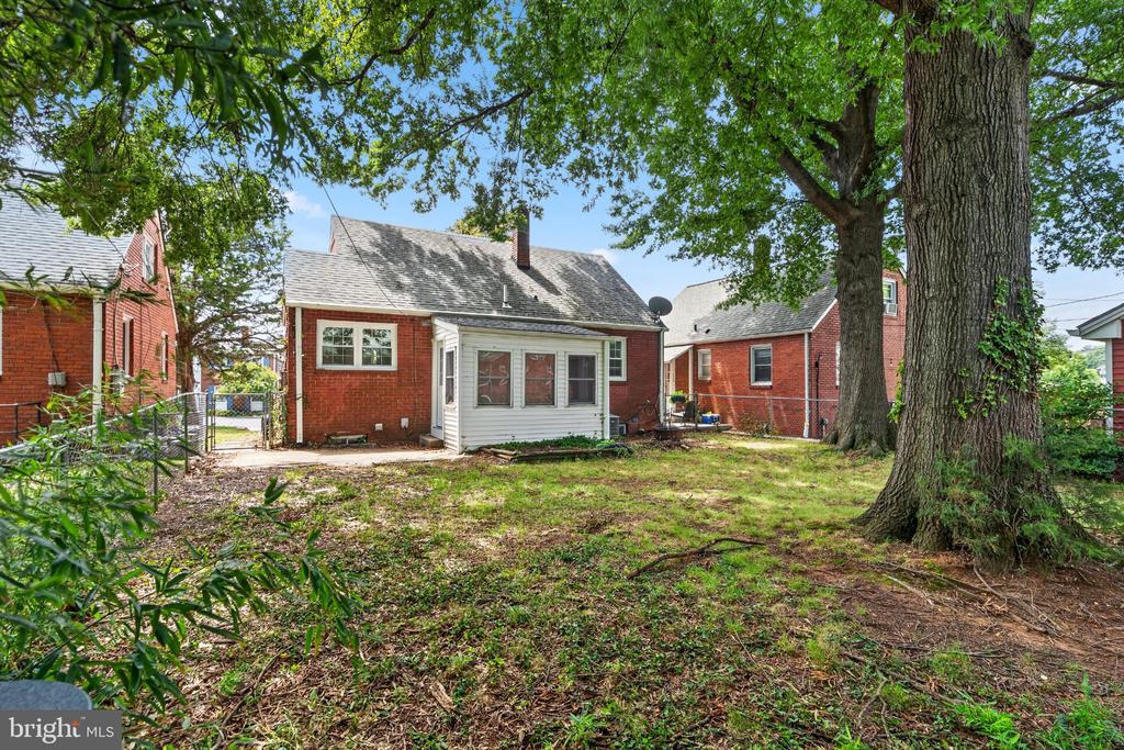 1607 W BRADDOCK ROAD