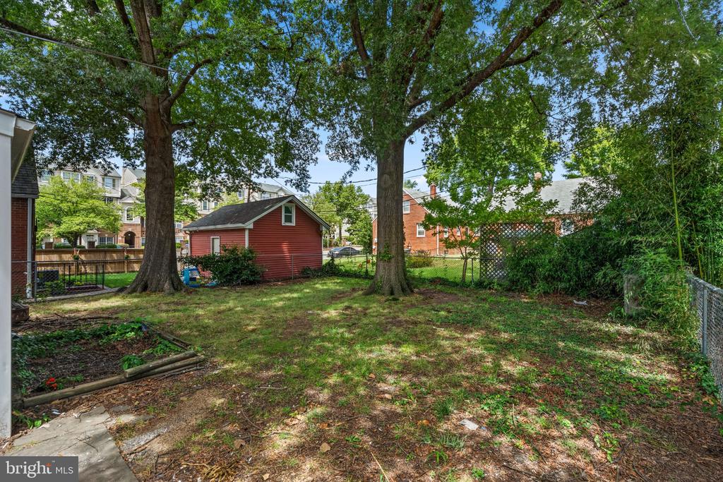 1607 W BRADDOCK ROAD