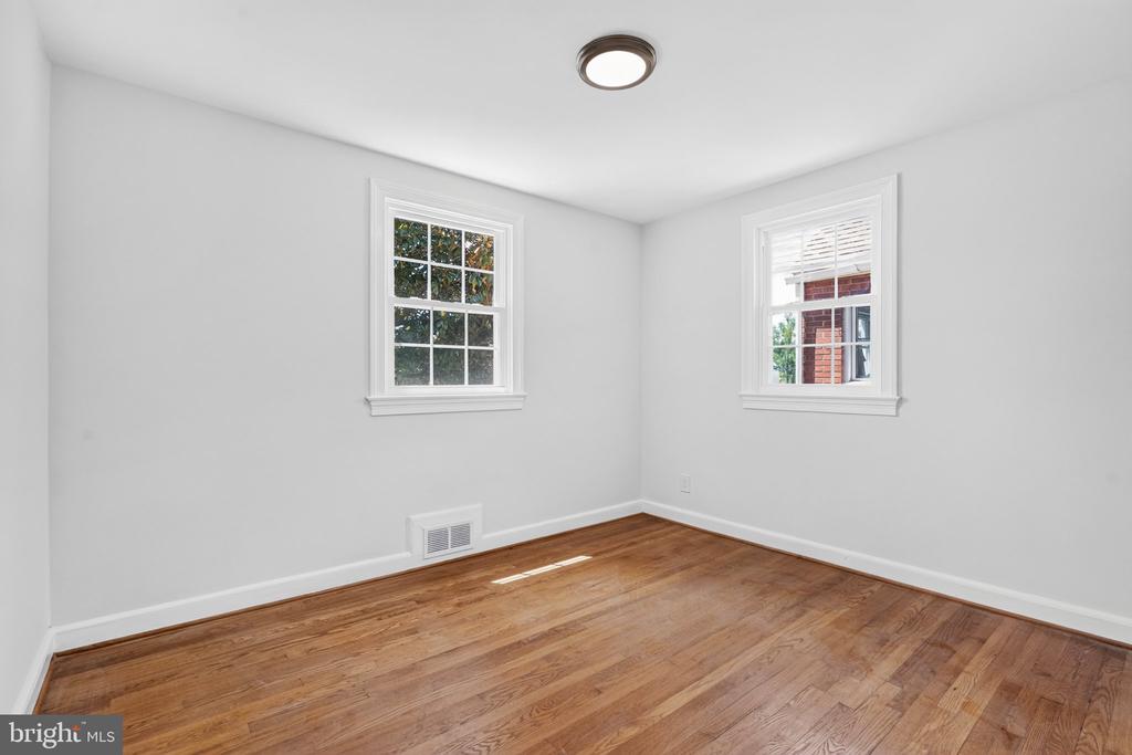 1607 W BRADDOCK ROAD