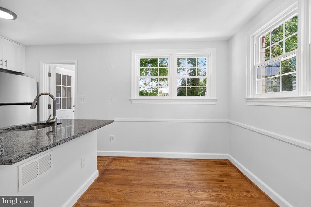 1607 W BRADDOCK ROAD