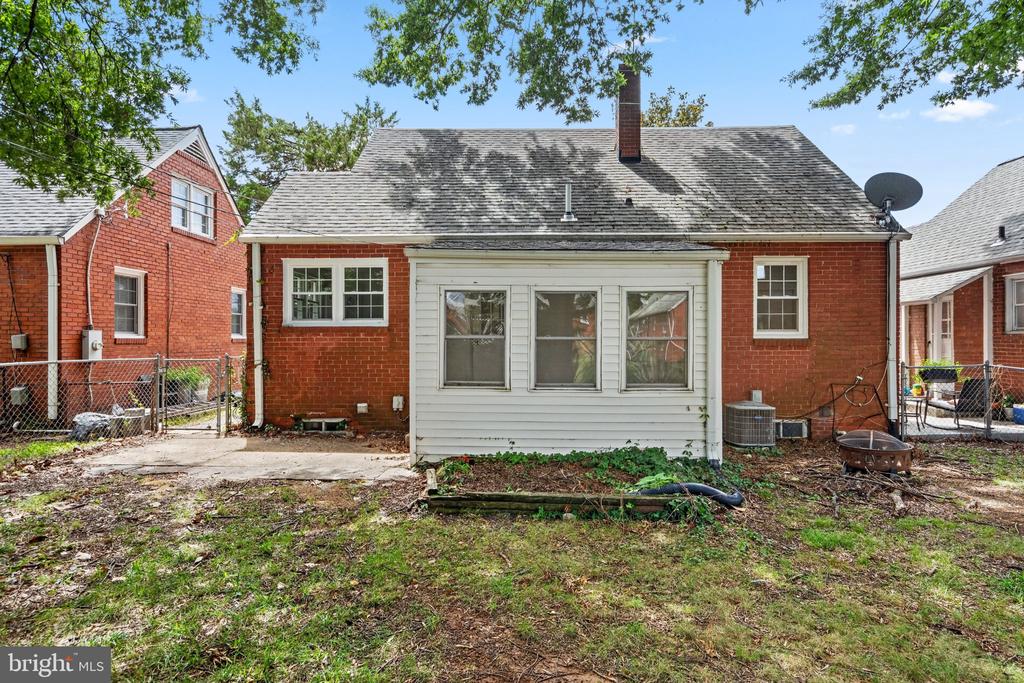 1607 W BRADDOCK ROAD